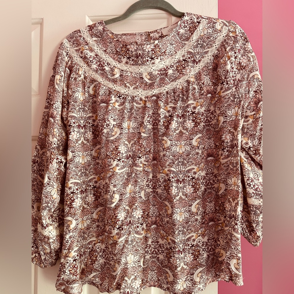 Loft Fall ‘23 burgundy, tan and cream peasant top. Worn 2x